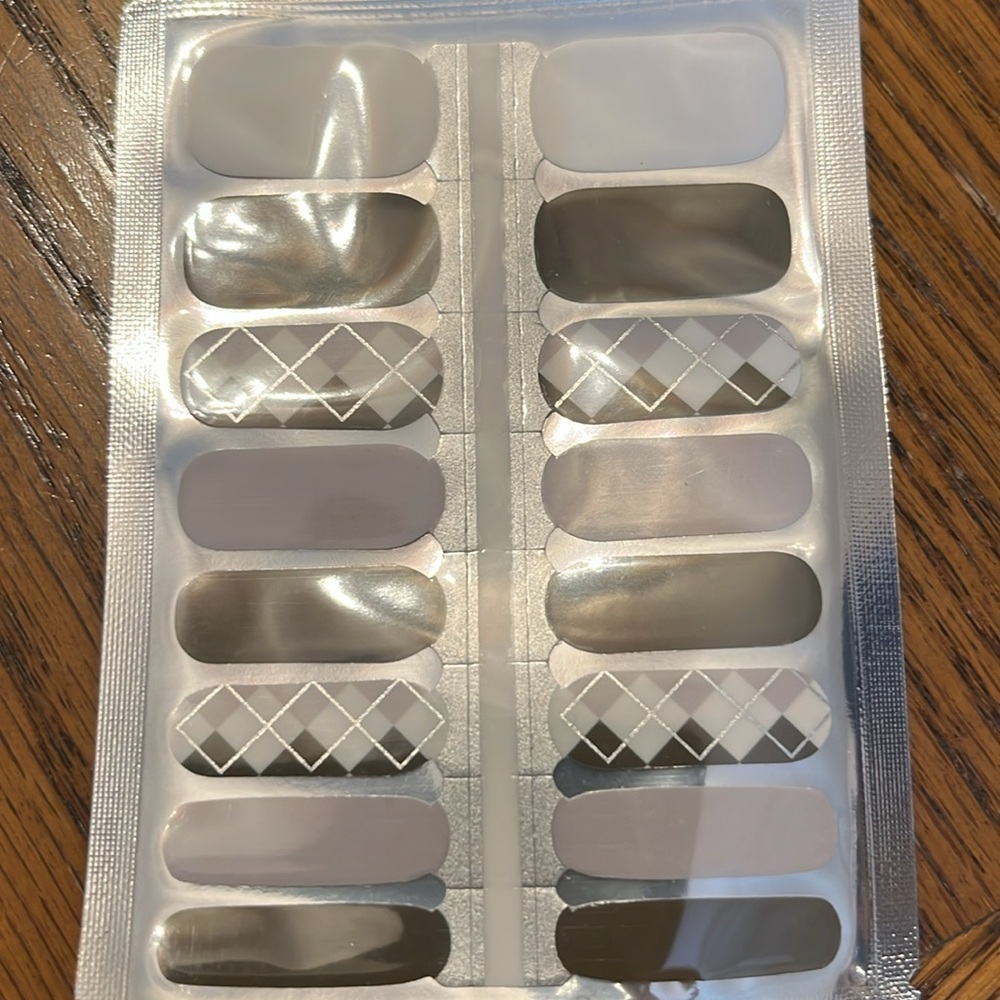 6 Colorful Nail Wraps Set - Picture 3 of 8